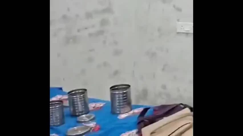 देवबंद: नानोता के ख़ुडाना में घर में घुसे चोर, 1.80 लाख नकदी और सोने-चांदी के जेवर चोरी, छत पर मिली संदिग्ध चप्पल, जांच में जुटी