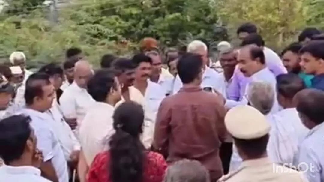ಕಲಬುರಗಿ: ಬೋಸಗಾ ಗ್ರಾಮದ ಬಳಿಯ ಕೆರೆಗೆ ಶಾಸಕ ಅಲ್ಲಮಪ್ರಭು ಪಾಟೀಲ್ ಹಾಗೂ ಡಿಸಿ ಭೇಟಿ