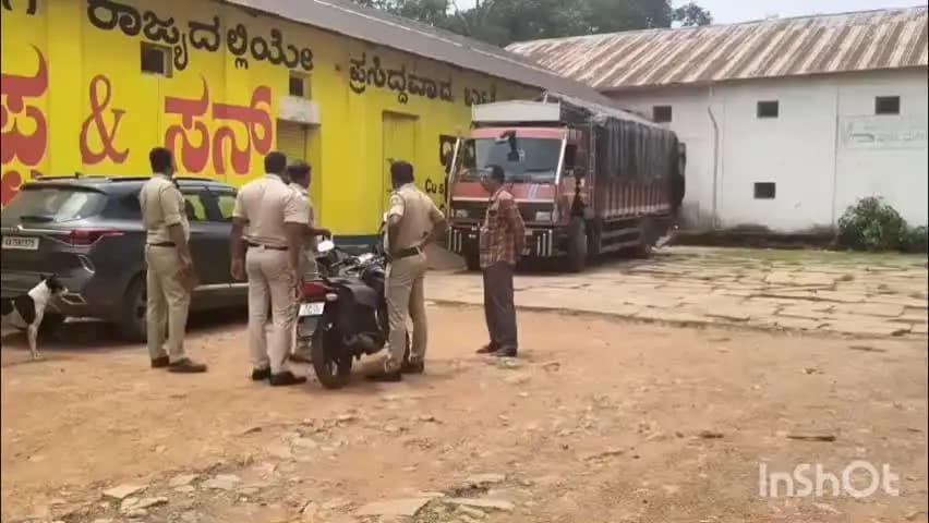 ತೀರ್ಥಹಳ್ಳಿ: ಸೊಪ್ಪುಗುಡ್ಡೆಯ ಅನ್ನಭಾಗ್ಯ ಗೋದಮಿನಿಂದ ಅಕ್ರಮವಾಗಿ ಅಕ್ಕಿ ಸಾಗಾಟ ಆರೋಪ: ಲಾರಿಯನ್ನು ವಶಕ್ಕೆ ಪಡೆದ ಪೊಲೀಸರು