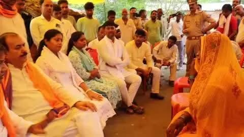 करनैलगंज: सिराथू विधायक पल्लवी पटेल ने पुलिस को चकमा देकर विनोद साहनी के घर पहुंचीं