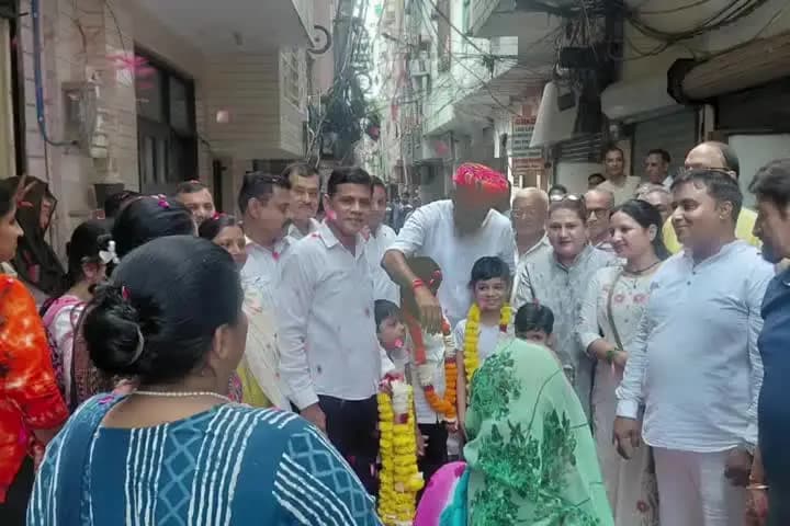 करोल बाग: आर्य पुरा में सीवर लाइन और पार्क निर्माण कार्य पूरा, तिमारपुर विधायक सूर्य प्रकाशखत्री ने क्षेत्र का दौरा किया