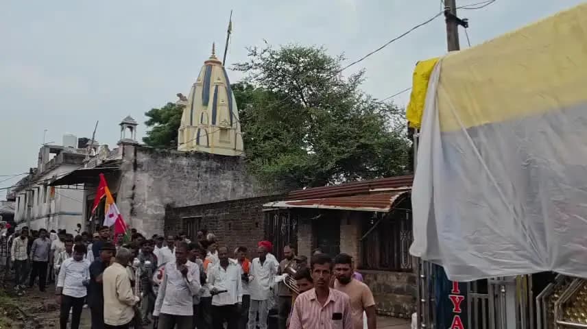 गंगधार: सिलेहगढ़ में बाबा रामदेव के अवतरण दिवस पर निकाली गई सवारी, सैकड़ों भक्त हुए सम्मिलित