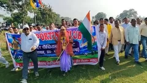 मरकच्चो: मरकच्चो प्रखंड के तेलोडीह पंचायत स्थित नवादा खेल मैदान में अंतर जिला फुटबॉल टूर्नामेंट का आयोजन रविवार 4बजे से कियागया