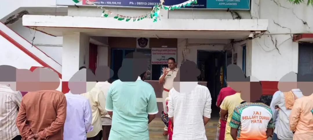 నందికోట్కూరు: నందికొట్కూరు పోలీస్ స్టేషన్లో టౌన్ సిఐ అశోక్ కుమార్ ఆధ్వర్యంలో రౌడీషీటర్లకు కౌన్సిలింగ్