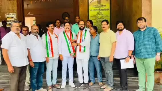 ఇబ్రహీంపట్నం: చందానగర్ లో భవన నిర్మాణ కార్మికులకు లేబర్ కార్డులు అందజేసిన శేర్లింగంపల్లి కాంగ్రెస్ ఇంచార్జ్ జగదీశ్వర్ గౌడ్