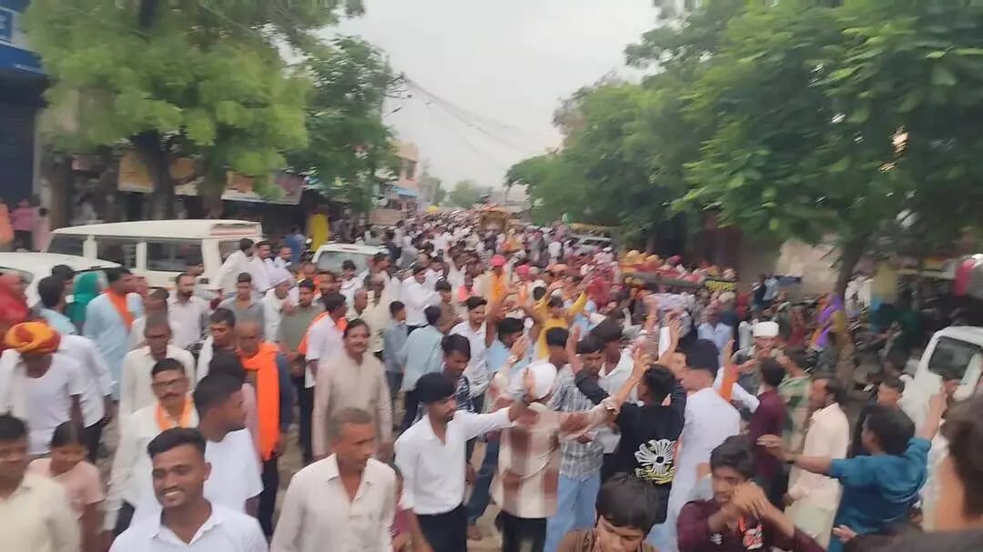 केशोरायपाटन: कापरेन में बाबा रामदेव के जन्मोत्सव पर धूमधाम से निकाली गई शोभायात्रा, जगह-जगह पुष्पवर्षा कर किया गया स्वागत