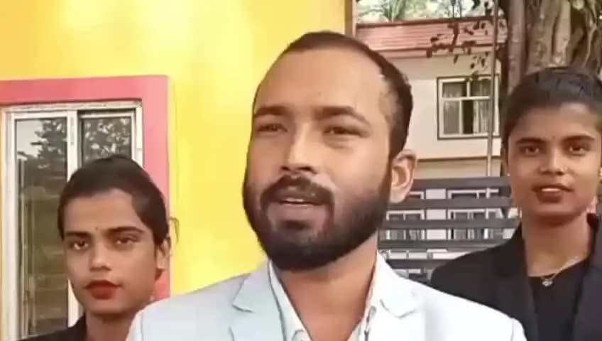 নগাঁও: জামাৰী J.B.K. মধ্য ইংৰাজী বিদ্যালয়ৰ
বিজ্ঞান শিক্ষক হবিবুৰ ৰহমানৰ বিৰুদ্ধে এগৰাকী যুৱতীয়ে উত্থাপন কৰিছে নিৰ্যাতনৰ অভিযোগ