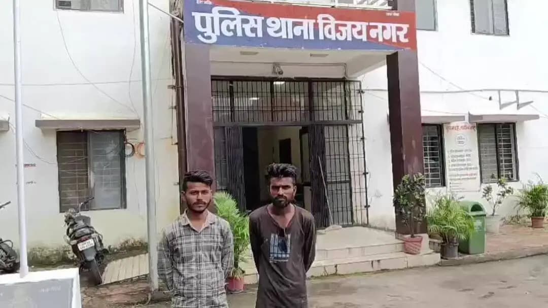 जबलपुर: विजय नगर थाने के ठीक पीछे चोरों का धावा, गरीब मजदूरों के औजार गायब, पुलिस मस्त
सीसीटीवी है, शिकायत है... पर इंसाफ कहाँ