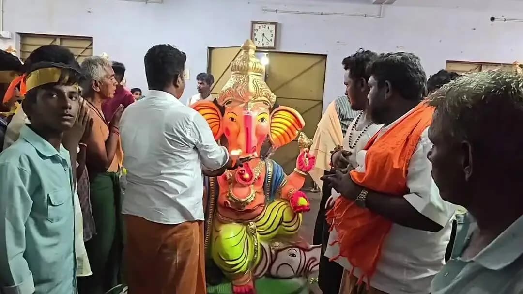ஆண்டிப்பட்டி: ஆண்டிப்பட்டியில் களைகட்டிய விநாயகர் சதுர்த்தி விழா: 300-க்கும் மேற்பட்ட இடங்களில் சிலைகள் பிரதிஷ்டை