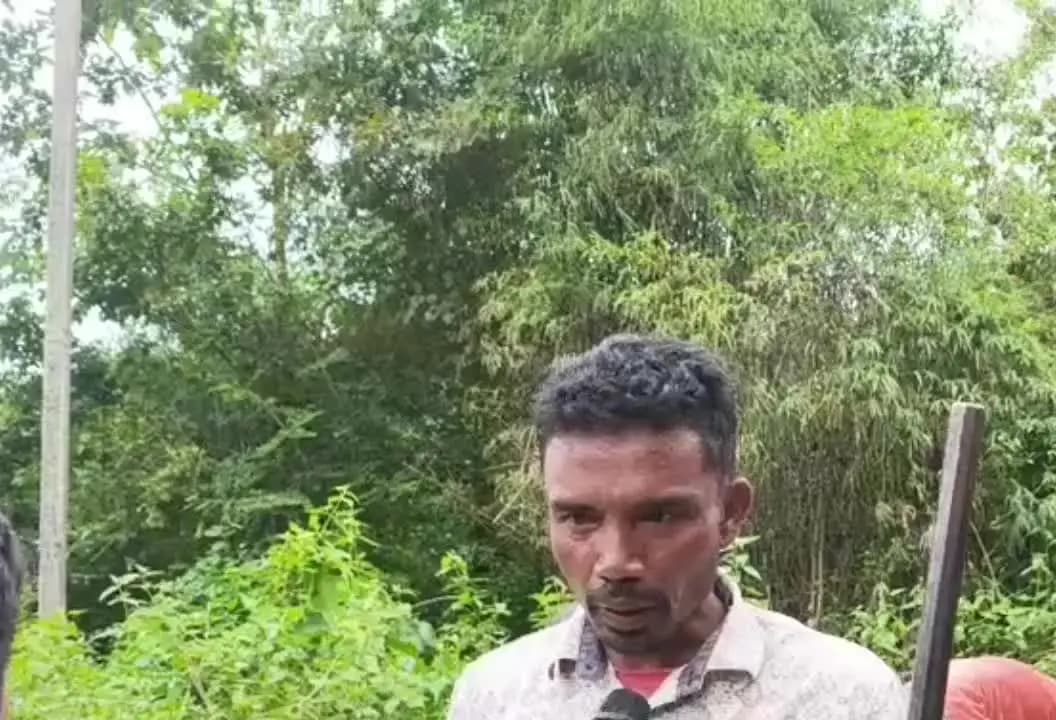 ମୋହନା: ଆର ଉଦୟଗିରି ବ୍ଲକ ଗାଣ୍ଡୁପଦର ଗାଁ ରାସ୍ତା ନିଜେ ମରାମତି କଲେ ଗ୍ରାମବାସୀ