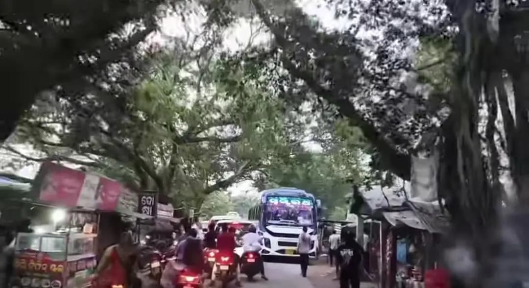 ଧର୍ମଶାଳା: Yajpur Bazaar Roadରେ Traffic Jam: ସ୍ଥାନୀୟ ଲୋକଙ୍କ ମଧ୍ୟରେ ସ୍ଥାୟୀ ସମାଧାନ ଦାବି