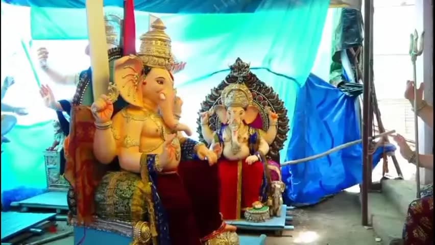 ಹುಬ್ಬಳ್ಳಿ ನಗರ: ಗಣೇಶ ಹಬ್ಬ ಆಚರಣೆ: ಹುಬ್ಬಳ್ಳಿಯಲ್ಲಿ ಗಣೇಶ ಮೂರ್ತಿಗಳಿಗೆ ಅಂತಿಮ ಸ್ಪರ್ಶ ನೀಡಿದ ಕಲಾವಿದರು