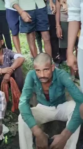 मैनपुरी के कुर्रा में बकरी चोर गिरोह पकड़ा,ग्रामीणों ने