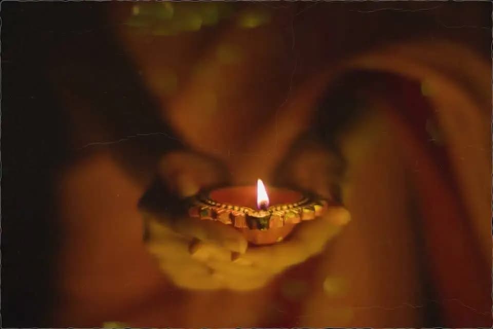 एक दीप, सेवा संकल्प के नाम
25 वर्षों की जनसेवा, राष्ट्रहित के प्रति अटूट समर्पण और विकसित भारत के संकल्प को समर्पित प्रधानमंत्री श्री नरेंद्र मोदी जी की सेवा यात्रा देशवासियों के लिए प्रेरणा का स्रोत है।
आइए, 17 सितंबर को शाम 7 बजे अपने घर-आंगन में ‘आशीर्वाद का दीया’ जलाएं और जनसेवा के इस संकल्प में सहभागी बनें।
#SevaSankalpAbhiyan