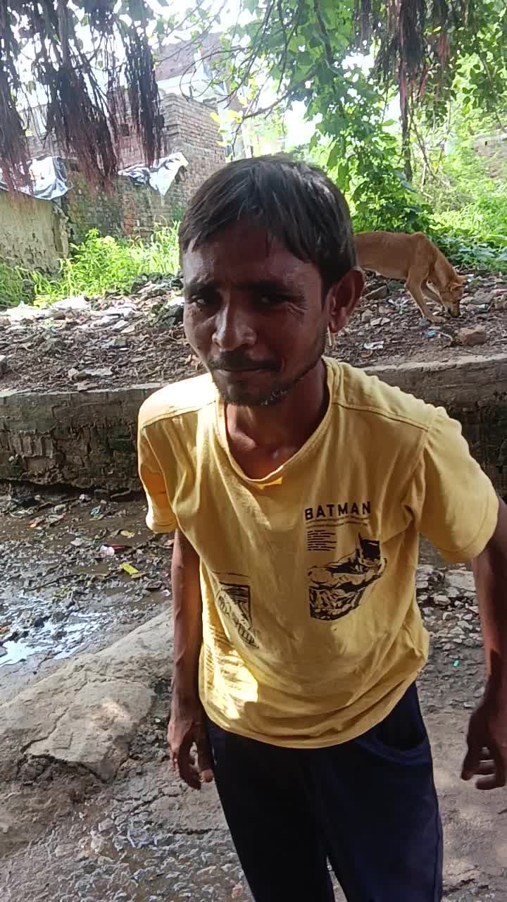 chamakte gaon mein Koi Safai karmchari nahin a