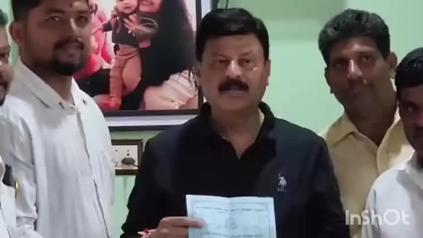 ಸಾಗರ: ಸಾಗರದಲ್ಲಿ ಶಾಸಕ ಬೇಳೂರು ಗೋಪಾಲಕೃಷ್ಣ ಮನೆ ಮುಂದೆ
ಗಣಪತಿ ಕಲೆಕ್ಷನ್ ಗೆ ಸಾಲುಗಟ್ಟಿ ನಿಂತಾ ಯುವಕರು