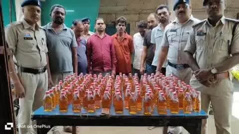 आरंग: आरंग पुलिस ने शराब दुकान के सुपरवाइजर सेल्समैन को 160 पौवा शराब के साथ 7 लोगों के साथ किया गिरफ्तार