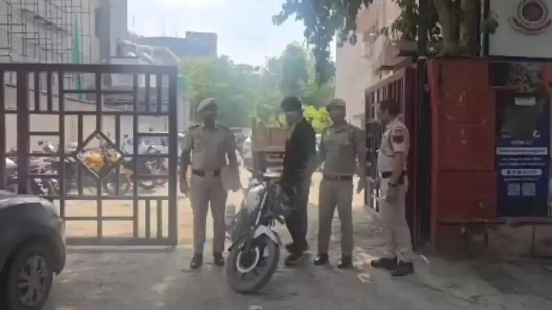 यमुना विहार: विवेक विहार थाना पुलिस ने एक झपटमार को गिरफ्तार किया