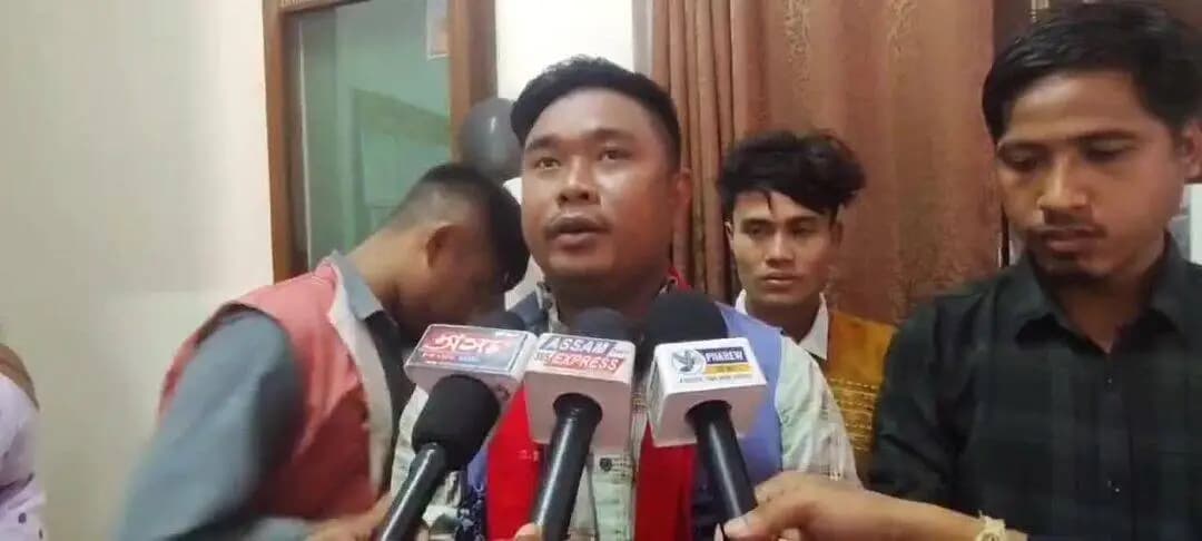 ডিফু: নগাঁও জিলা কাৰ্বি ছাত্ৰ সন্থা ৰ উদ্যোগত কৃৰ্তী কাৰ্বি ছাত্ৰছাত্ৰীৰ সম্বদ্ধৰ্না ও নৱাগত আদৰনি অনুষ্ঠান সম্পন্ন