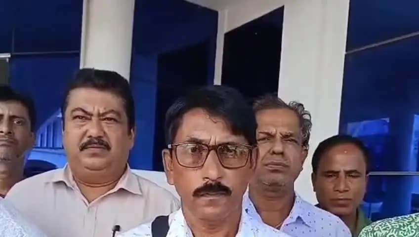 বিশালগড়: কাঞ্চনজঙ্ঘা এক্সপ্রেস বিশ্রামগঞ্জ রেলওয়ে স্টেশনে দুই মিনিটের স্টপেজ দেওয়ার দাবিতে সিপাহীজলা জেলার অতিরিক্ত জেলাশাসকের