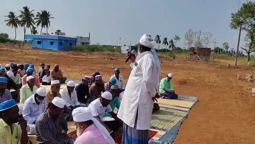 வேடசந்தூர்: திண்டுக்கல்: மழை வேண்டி தொட்டணம்பட்டியில் சிறப்பு தொழுகை