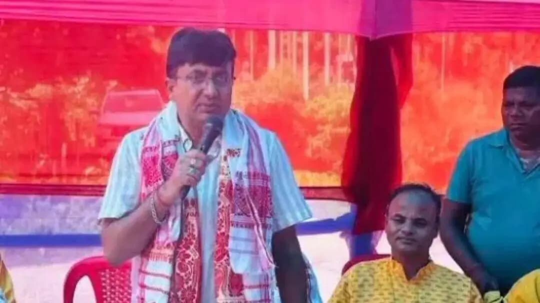 তেজপুৰ: ১ নং পুঠিমাৰী গনেশ মন্দিৰত উপস্থিত হ’ল সমষ্টিৰ বিধায়ক ঋতুবৰণ শৰ্মা