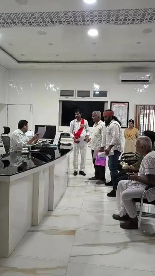 जिला पदाधिकारी श्री रिची पांडेय के द्वारा सात निश्चय कार्यक्रम के तहत ‘सबका सम्मान–जीवन आसान’ के अंतर्गत जनता दरबार का आयोजन।