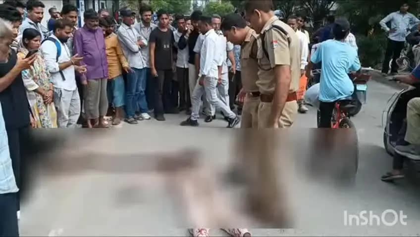 रूड़की: गणेश चौक के पास आज एक युवक ने चाकू से अपने गले को काटकर खुद को घायल किया, काफी देर तक सड़क पर तड़पता रहा युवक