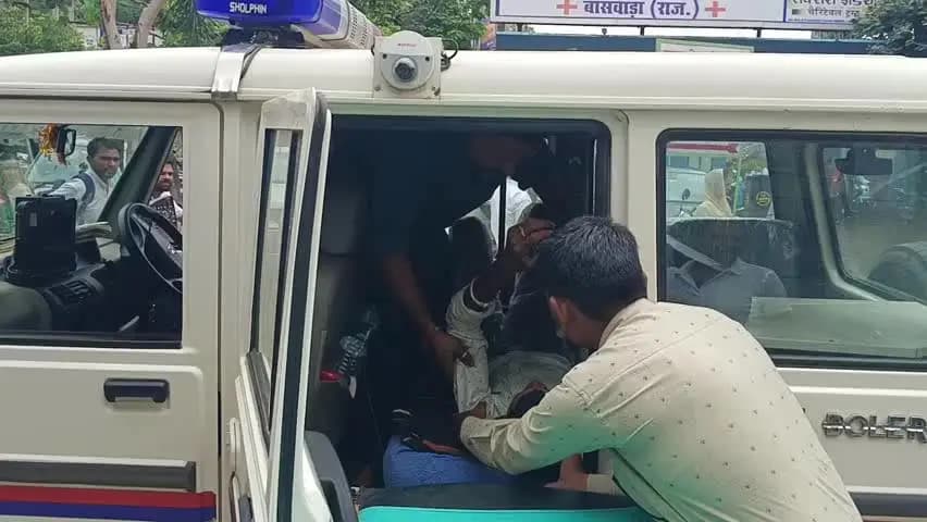 बांसवाड़ा: बोरवट के पास ट्रेलर ने बाइक को मारी टक्कर, बहन की मौके पर मौत, चचेरा भाई गंभीर घायल, एमजी अस्पताल में उपचार जारी