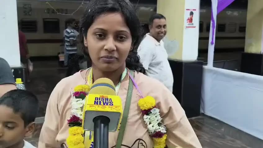 ଲଖନପୁର: ବ୍ରଜରାଜନଗରର ଟିନା ଦାଶ ଙ୍କ ସଫଳତା: ୬୩ କିଲୋଗ୍ରାମ ବର୍ଗରେ ଜିତିଲେ ବ୍ରୋଞ୍ଜ ମେଡାଲ