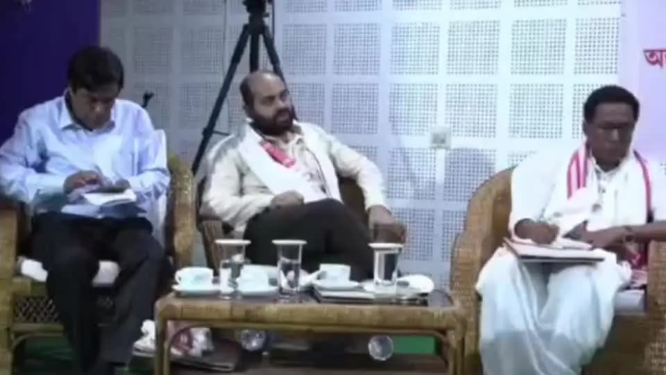 নগাঁও: নগাঁও শঙ্কৰদেৱ বিশ্ববিদ্যালয়ৰ এক আলোচনা সভাত অংশ গ্ৰহণ বিশিষ্ট সাহিত্যিক দিগন্ত বিশ্ব শৰ্মাৰ