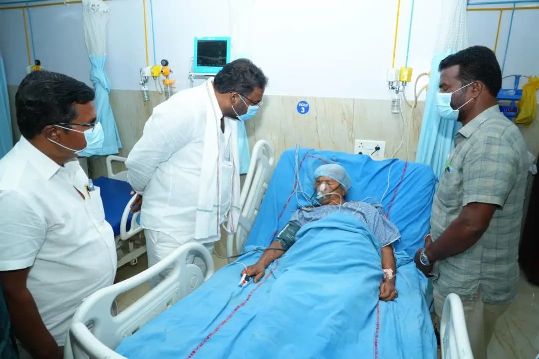 నారాయణపేట్: మహబూబ్ నగర్ లో లక్ష్మీ గాయత్రి గారిని పరామర్శించిన మంత్రి శ్రీహరి