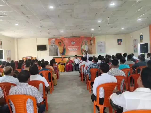 কাঞ্চনপুর: আজ উত্তর ত্রিপুরা জেলা বিজেপি কার্যালয়ে একটি গুরুত্বপূর্ণ সাংগঠনিক বৈঠক অনুষ্ঠিত হয় উপস্থিত বিধায়ক