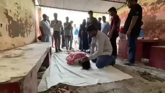 सीतापुर: कजियारा में संदिग्ध अवस्था में फांसी के फंदे पर लटका मिला रोडवेज बस के कंडक्टर की पत्नी का शव, मायके वालों के गंभीर आरोप