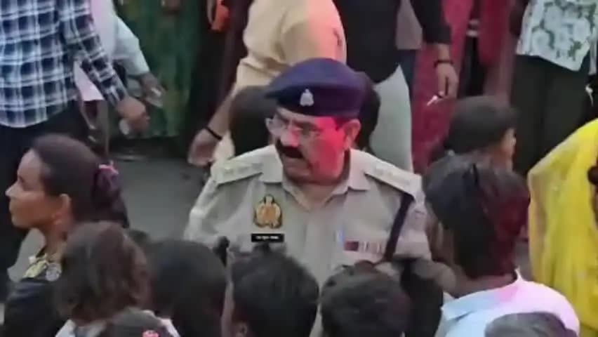 हमीरपुर: सुमेरपुर कस्बे में गाजे-बाजे के साथ निकली तीजा महोत्सव की नयनाभिराम शोभायात्रा, 35 झांकियों ने मोहा मन