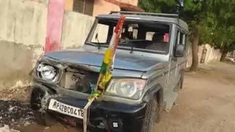 शेरगढ़: देचू में बोलेरो की टक्कर से बाइक सवार की मौत, एक अन्य घायल