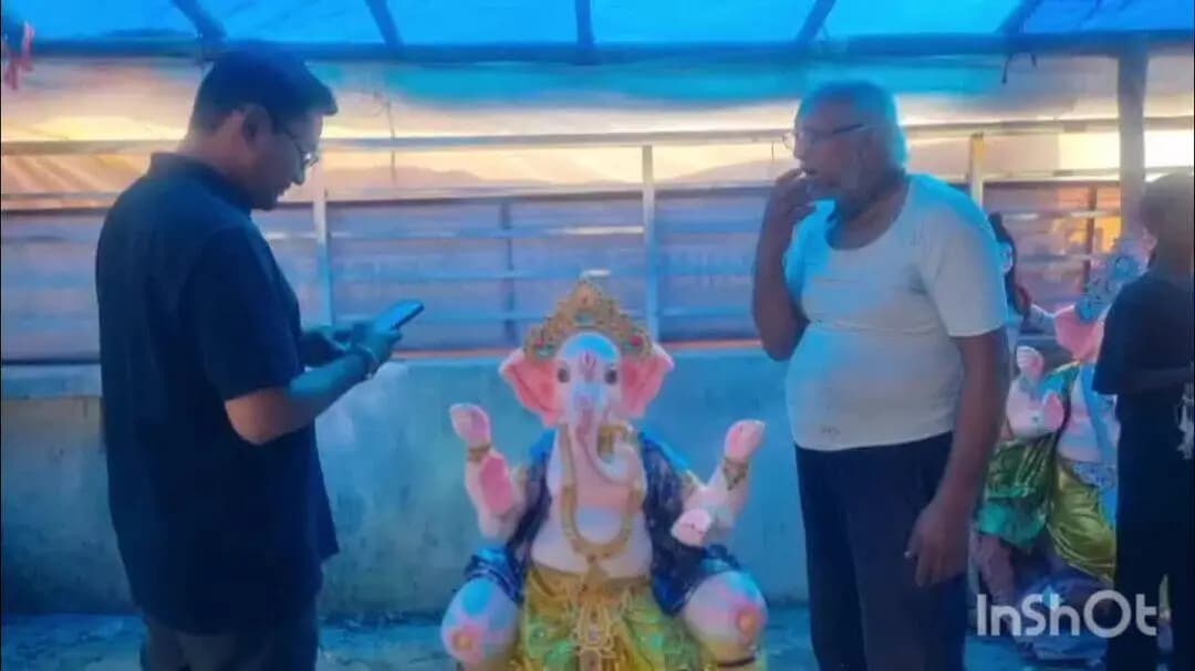 अंबिकापुर: त्योहारों की रौनक बढ़ाने वाली मूर्तियां बनाने वाले स्थानीय कलाकार इस बार आर्थिक संकट से जूझ रहे हैं