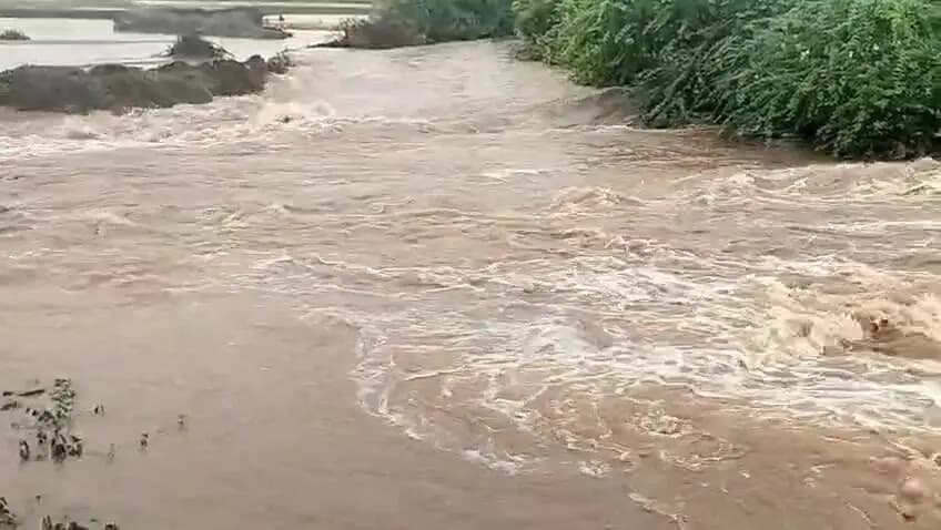 రఘునాథపల్లె: జనగామ జిల్లాలో నిండిన చెరువులు: అలుగు పారుతున్న ఖిలాషాపురం, మేకలగట్టు చెరువులు