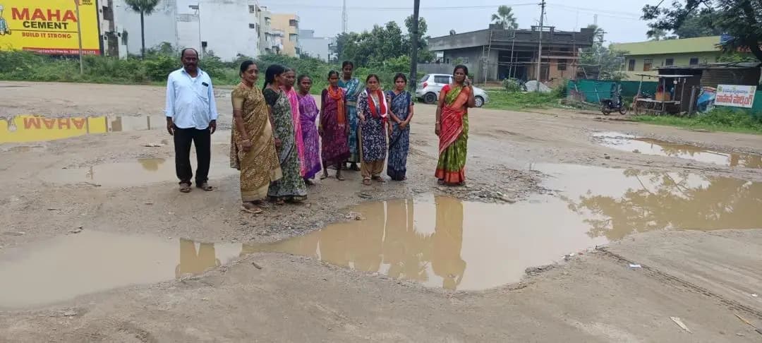పాలకుర్తి: అధ్వాన్నంగా పాలకుర్తి బస్స్టేషన్: స్పందించాలని డిమాండ్ చేస్తున్న ప్రజాసంఘాలు