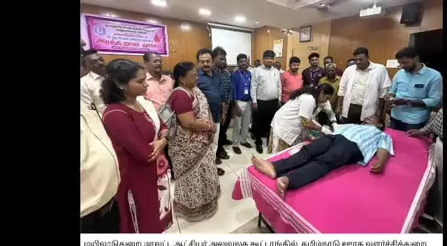 மயிலாடுதுறை: மாவட்ட ஆட்சியர் அலுவலக கூட்டரங்கில் ஊரக வளர்ச்சி துறை அலுவலர் சங்கத்தின் 41வது அமைப்பு தினம் இரத்ததான முகாமில் மாவட்ட ஆட்சியர் தொடங்கி வைத்தார்