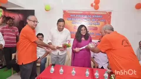 କଟକ ସଦର: କଟକ ମହାନଗର ନିଗମ ୪୪ନଂବର ୱାର୍ଡରେ ସଫେଇ କର୍ମଚାରୀଙ୍କୁ ସମ୍ଭର୍ଦ୍ଧନା