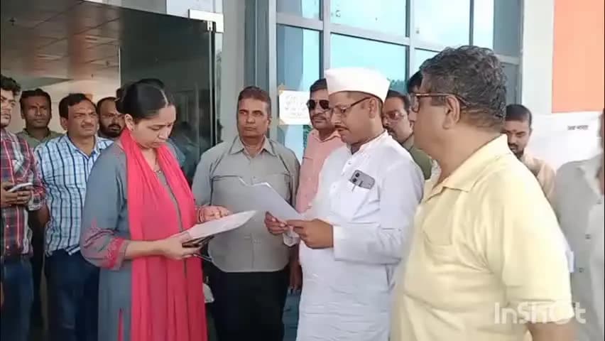 शाहजहांपुर: नगर निगम की बदहाल व्यवस्था पर व्यापारियों ने किया हल्लाबोल, नगर आयुक्त को ज्ञापन देकर घेराव की दी चेतावनी