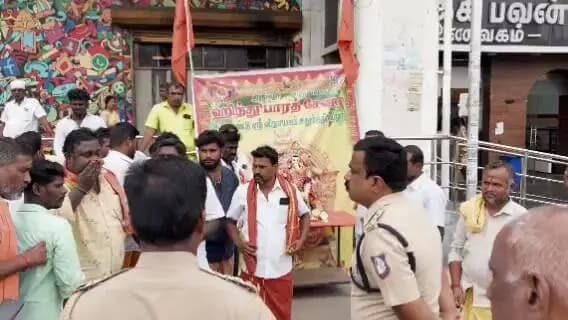 திருப்பூர் தெற்கு: திருப்பூர் பேருந்து நிலையத்தில் அனுமதி இன்றி வைக்கப்பட்ட விநாயகர் சிலை அகற்றம்