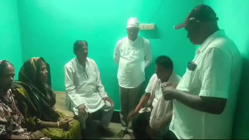 ନୀଳଗିରି: ବିରୁଆଁ ବାସଭବନରେ ପୂର୍ବତନ ସରପଞ୍ଚ ସ୍ବର୍ଗତ ବନମାଳୀ ଦାସଙ୍କ ଏକାଦଶାହ ରେ ଯୋଗଦେଲେ ପୂର୍ବତନ ବିଧାୟକ
