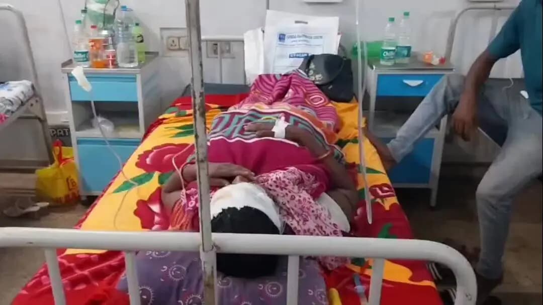 কৈলাশহর: কৈলাসহর টিলাবাজার বড়বনদ এলাকায় মারপিটের ঘটনায় আহত হয় এক মহিলা