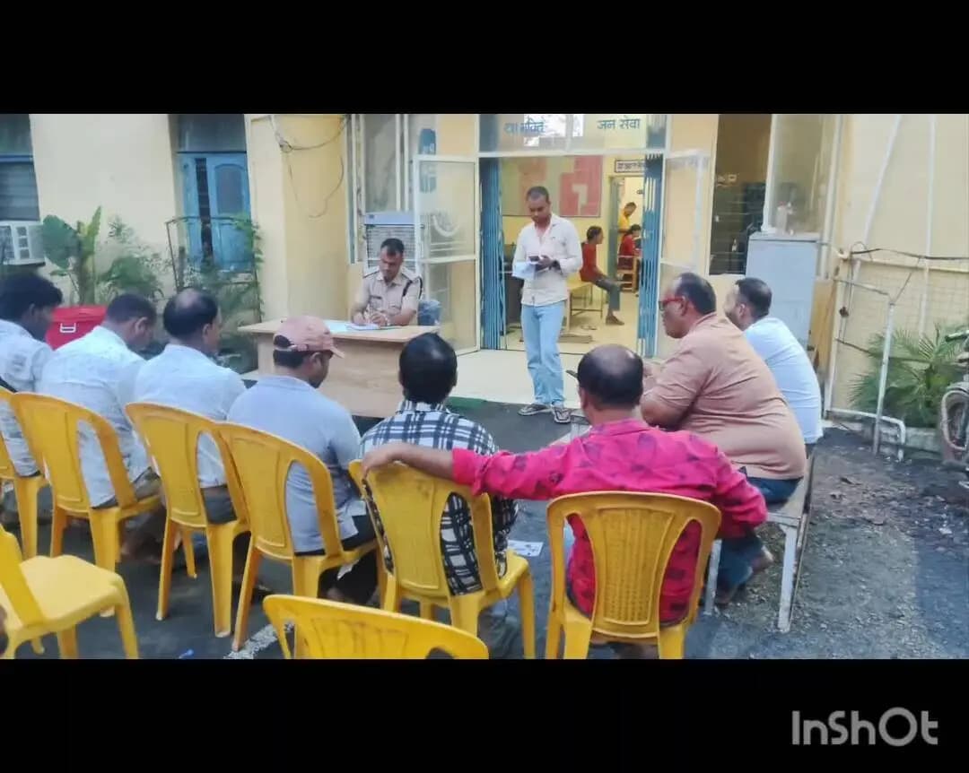 गौरझामर में गणेश उत्सव एवं पर्यूषण पर्व को लेकर हुई शांति समिति की बैठक,बैठक में सुरक्षा व्यवस्थाओं को लेकर दिया जोर।