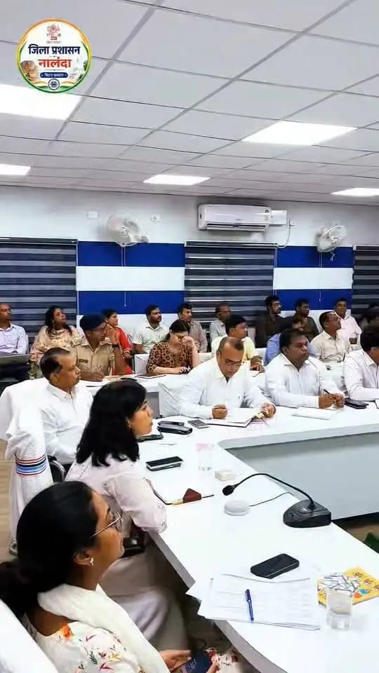 बिहारशरीफ (नालंदा) नालंदा जिला प्रशासन की साप्ताहिक समीक्षा बैठक सोमवार को न्यू एन.आई.सी. भवन, नालंदा में जिलाधिकारी श्रीमती उदिता सिंह, भा.प्र.से. की अध्यक्षता में आयोजित की गई।
Samrat Choudhary
CMO Bihar
Information & Public Relations Department, Government of Bihar