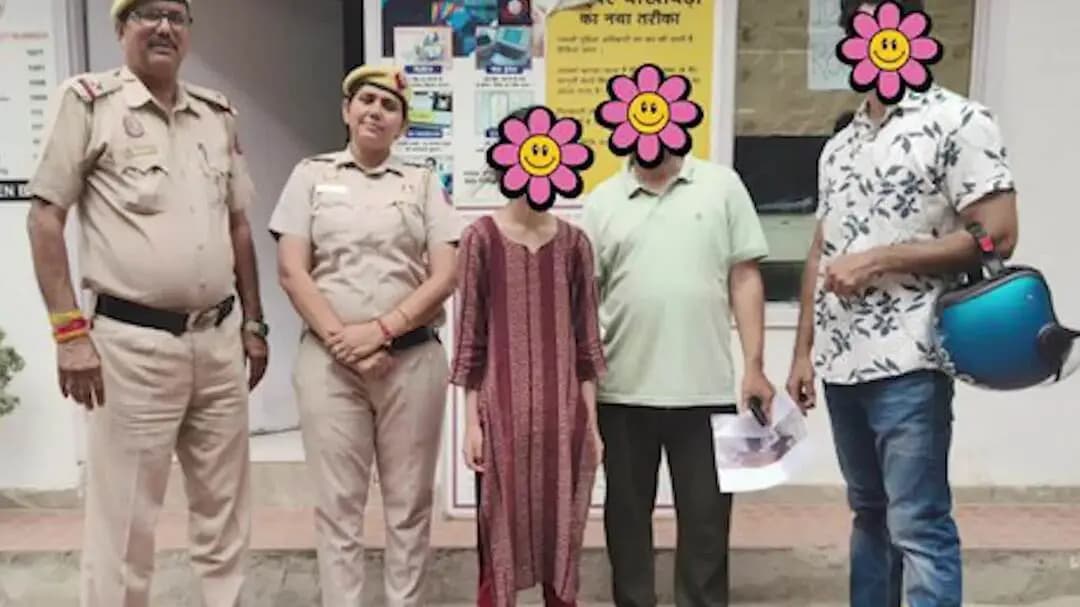 शाहीन बाग थाने की पुलिस टीम ने ऑपरेशन मिलाप के तहत 13 साल की बच्ची को परिजन से मिलवाया