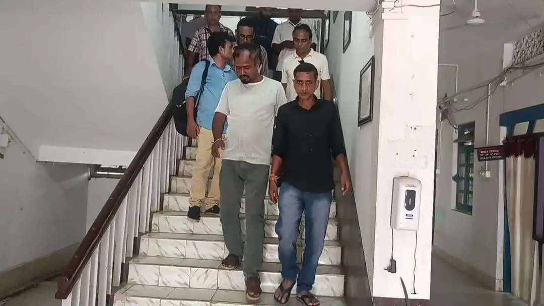 কৈলাশহর: কৈলাসহর জেলা পুলিশ সুপারের কাছে স্মারকলিপি প্রদান করে সাংবাদিকরা