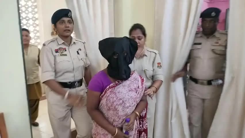 মোহনপুর: আখাউড়া রোডের স্বর্ণের চেইন ও কসমেটিক চুরি, গ্রেপ্তার বাড়ির কাজের মহিলা